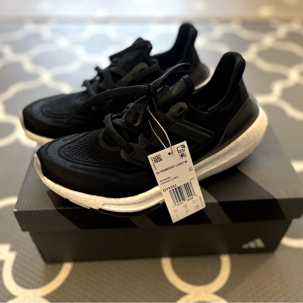 NWT Women’s Adidas Ultraboost Light Size 6